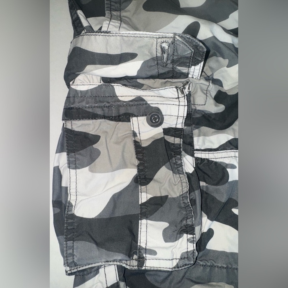 Men's Camouflage Cargo Shorts - Picture 3 of 11